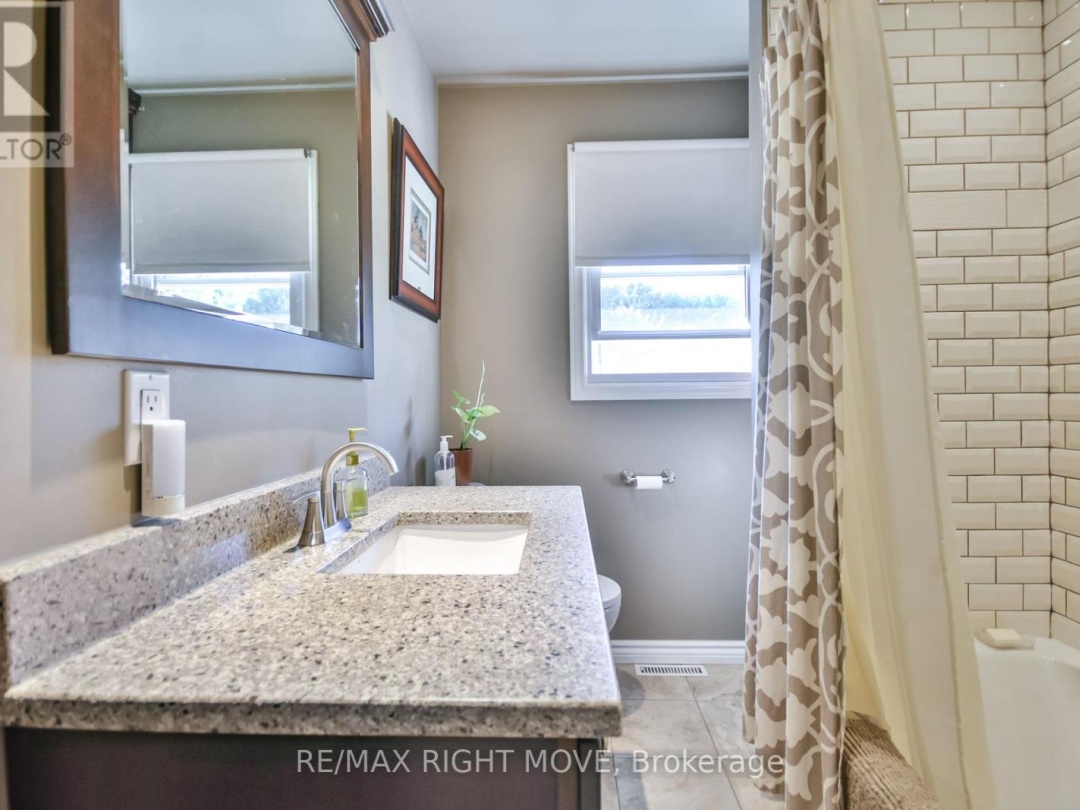 2009 MARCHMONT ROAD, 