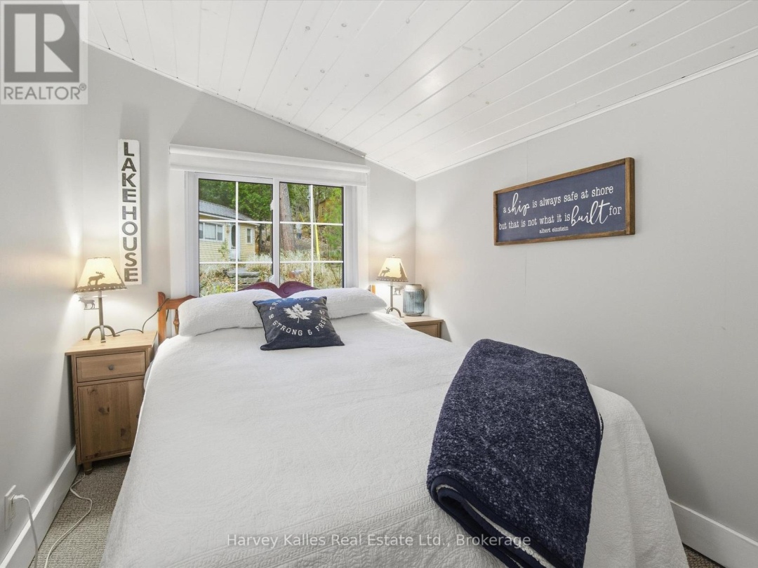 1020 ENNIS BAY ROAD S, 