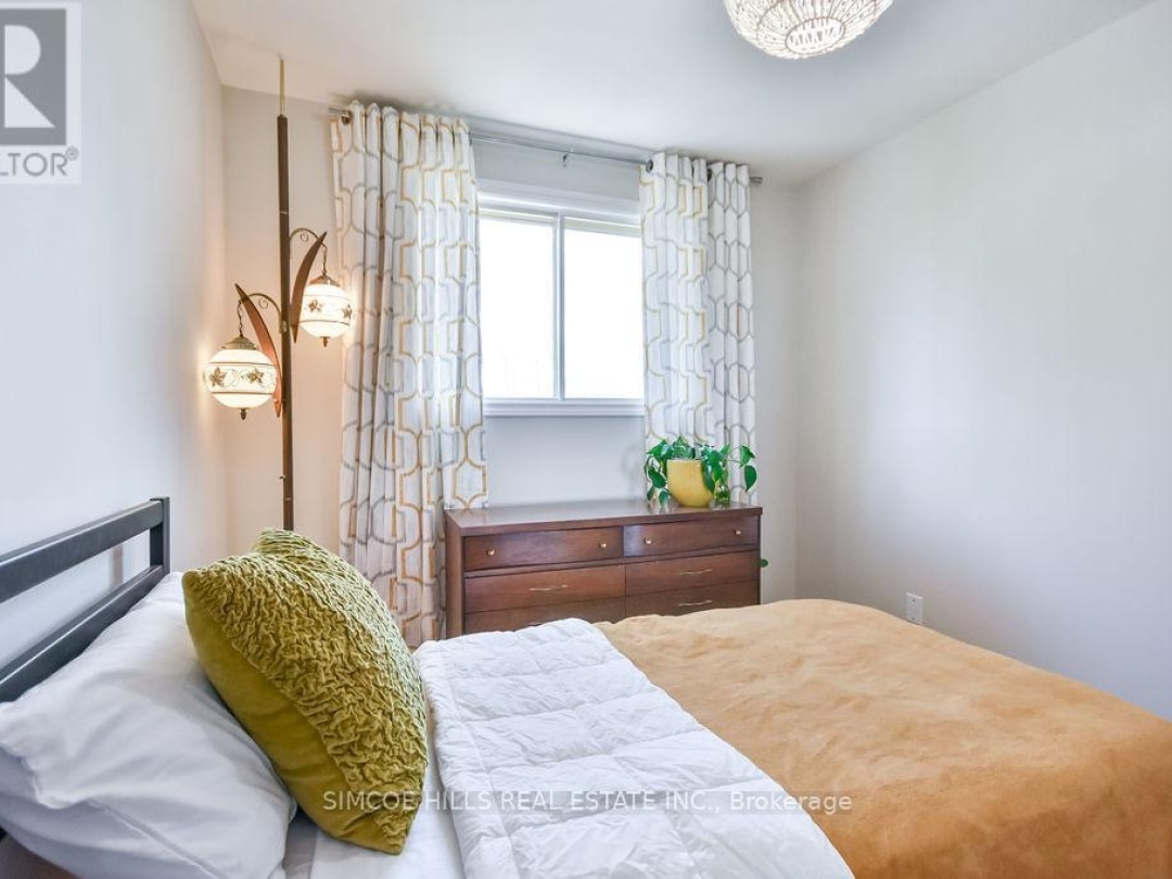 40 LAURENTIAN LANE, 