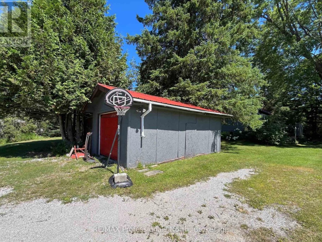 1093 TIFFANY LANE, 