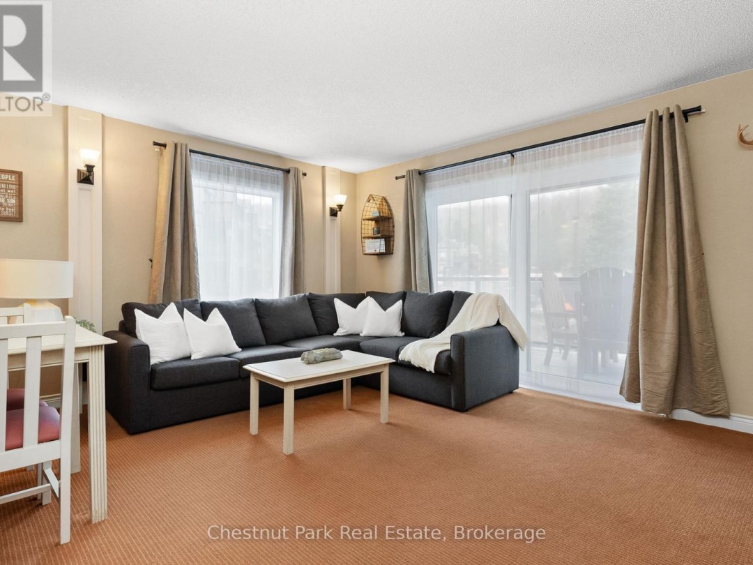 52 107 1235 Deerhurst Drive, Peninsula Lake