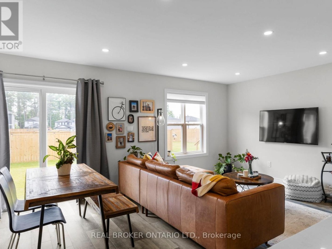 8 NICOLE PARK PLACE, 