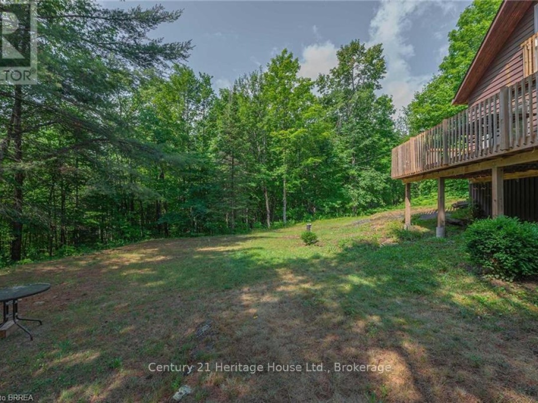 1044 ENGLISH CIRCLE, 