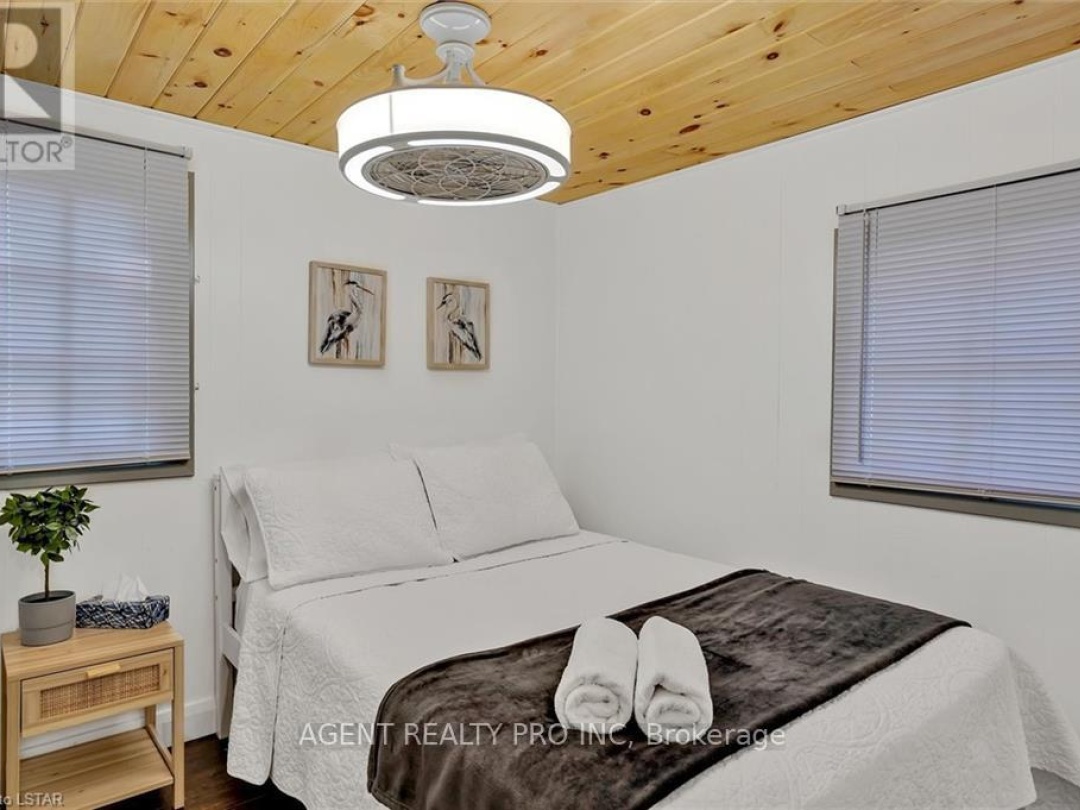 21 Oriole Road, Cameron Lake