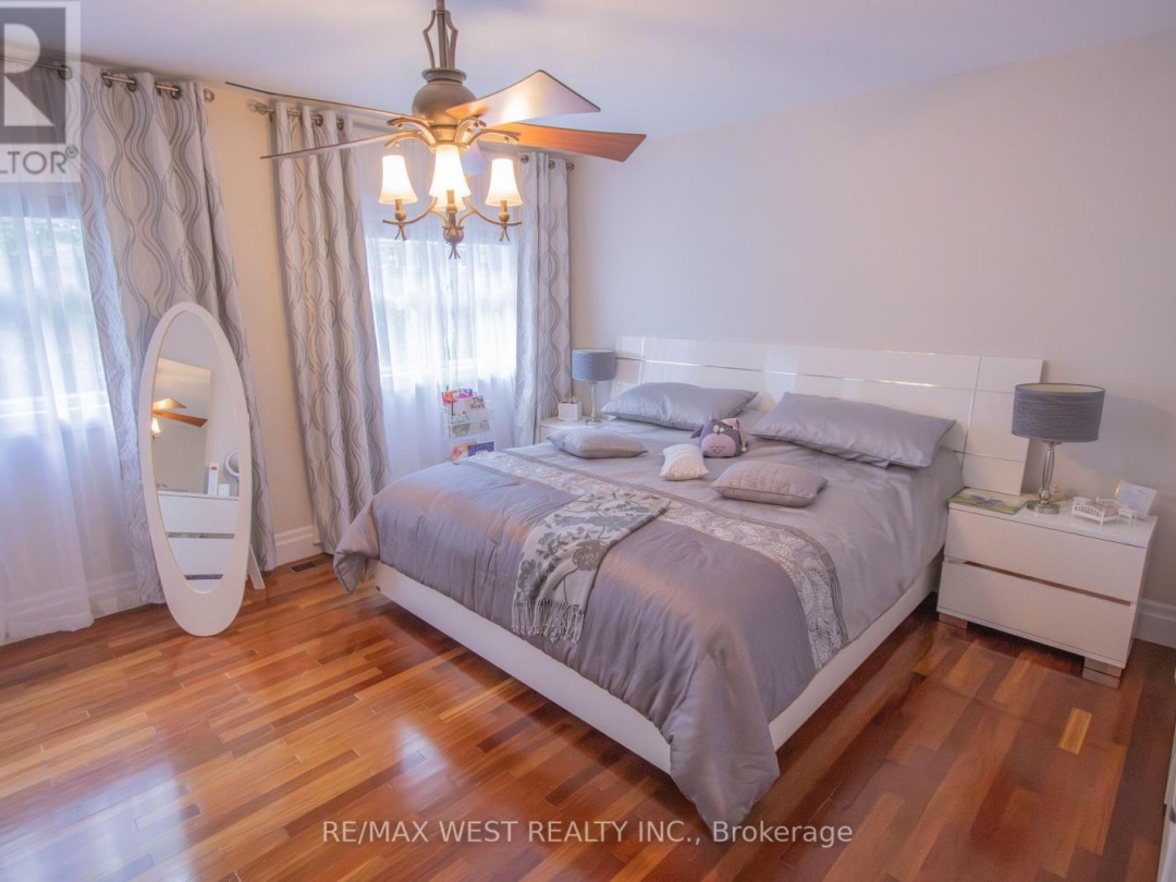 1158 LORNE LANE, 