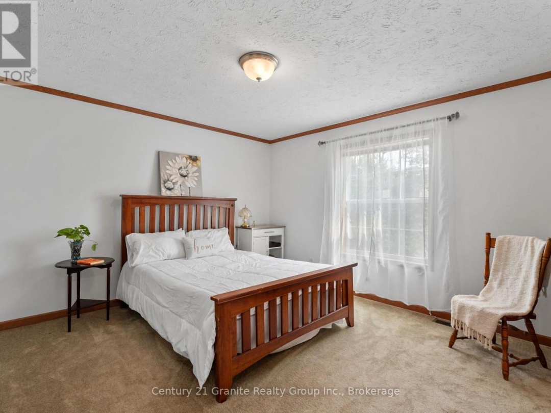 2275 KENNISIS LAKE ROAD, 