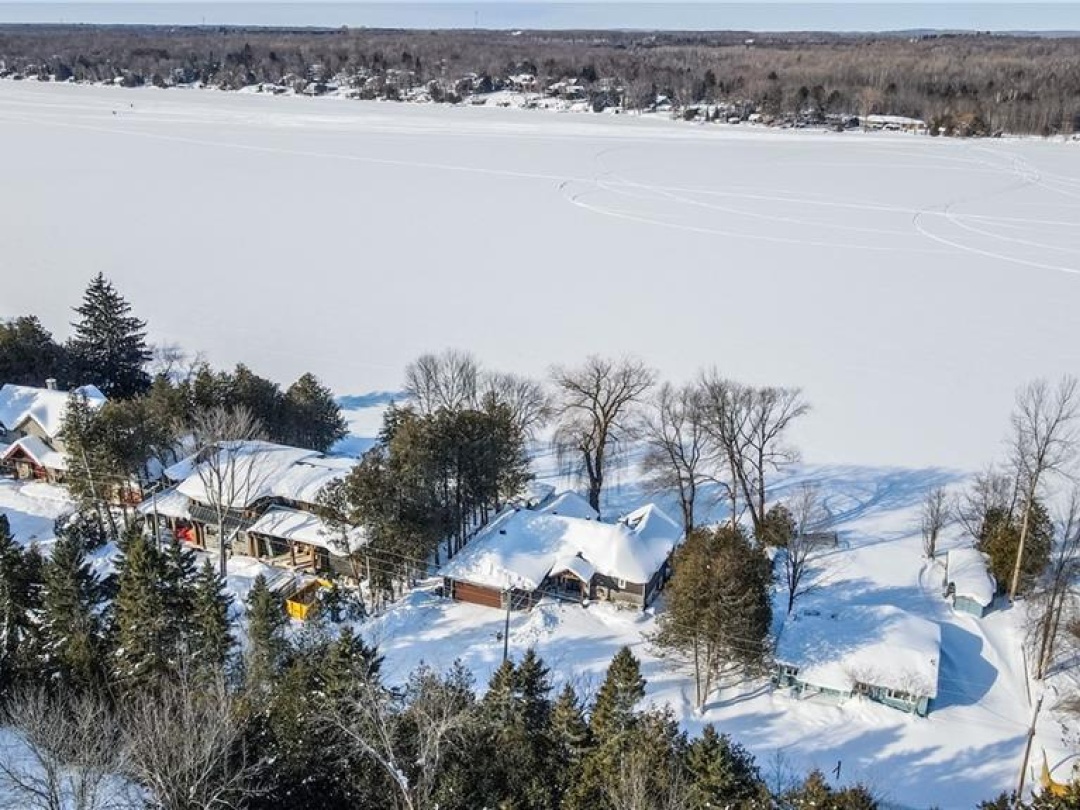 241 Eight Mile Point Road, Lake Simcoe
