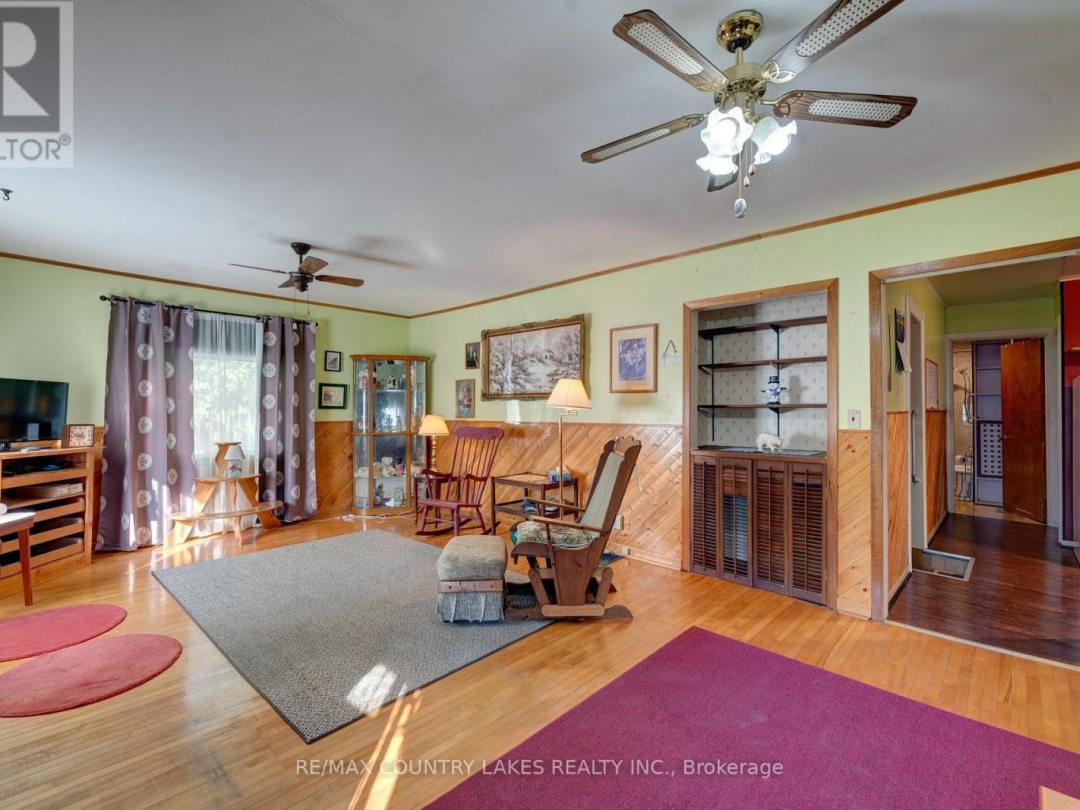 446 MAIN STREET E, 