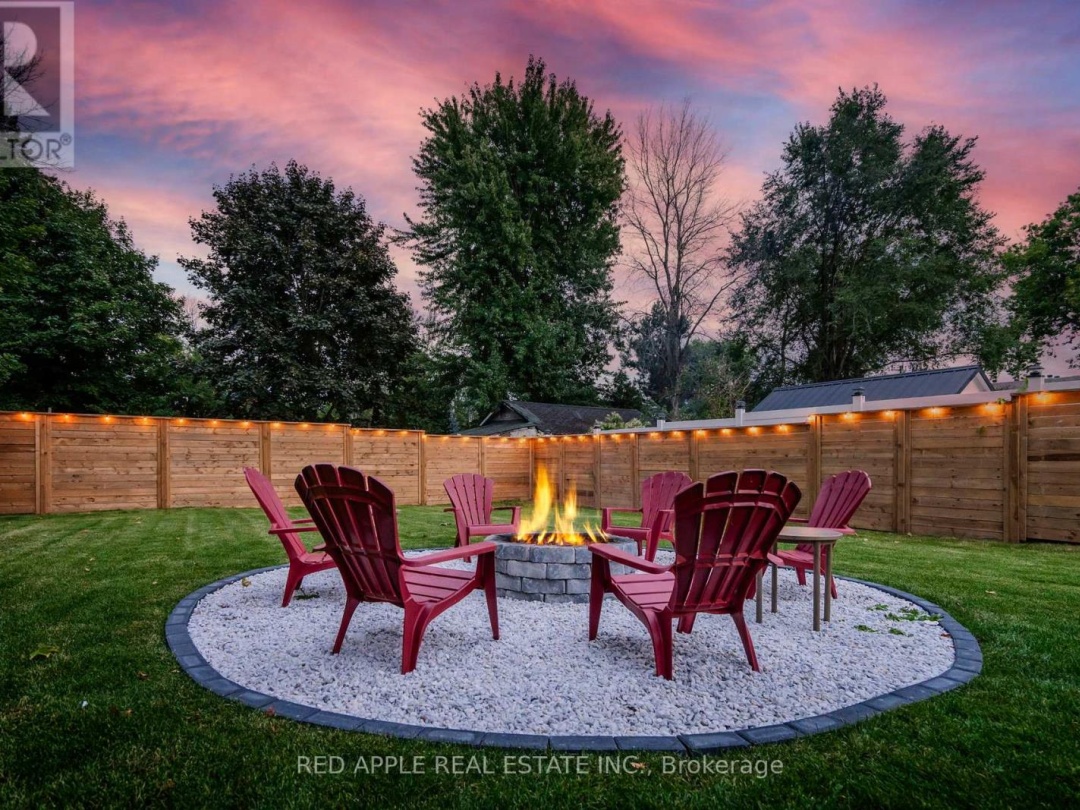 205 Hoyt Avenue, Georgian Bay