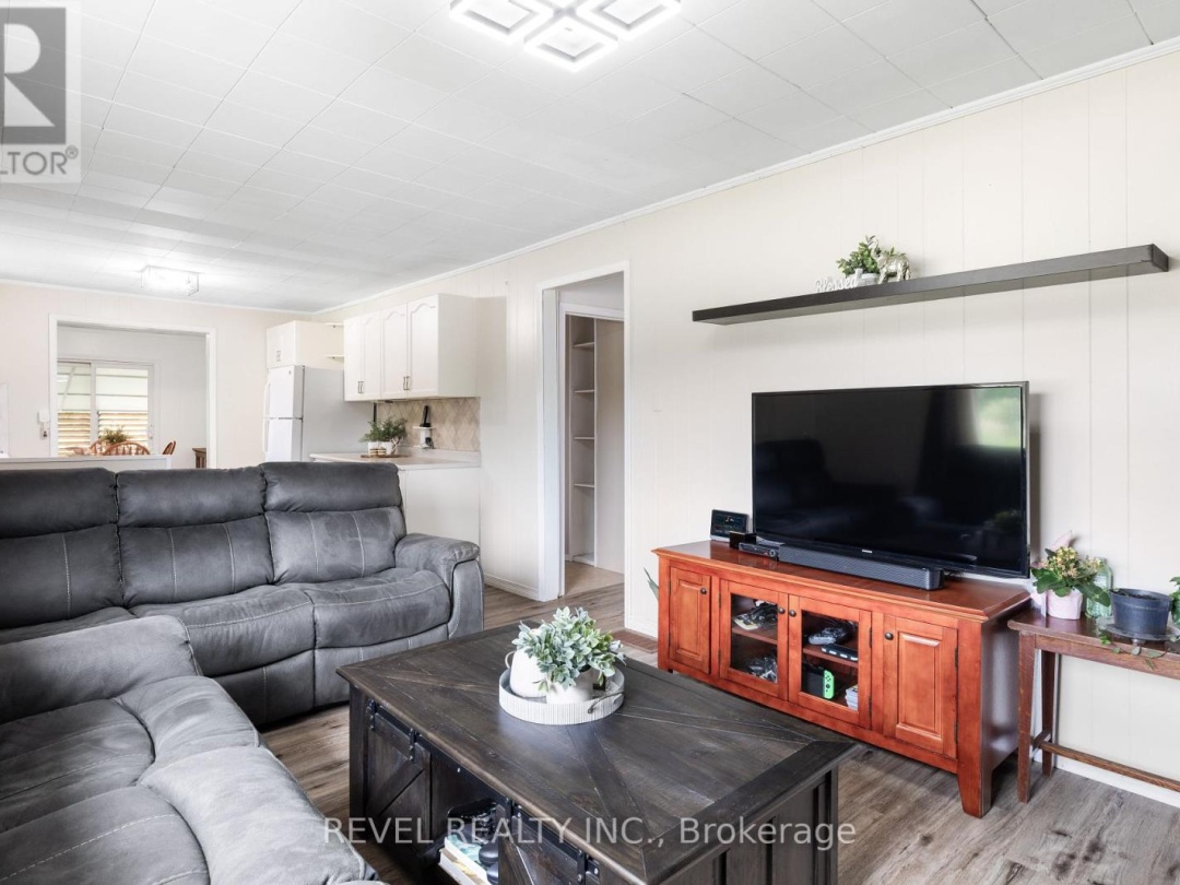 883 CENTENNIAL PARK ROAD, 