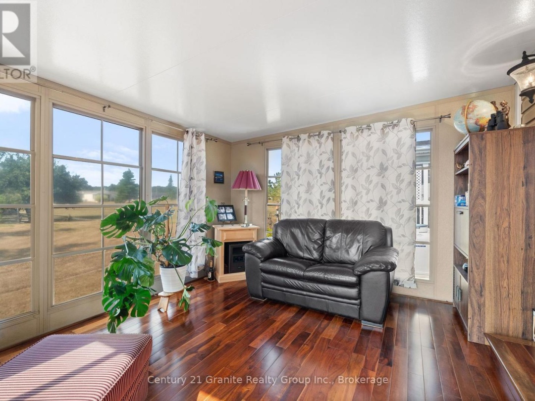 58 CREEKSIDE CIRCLE, 