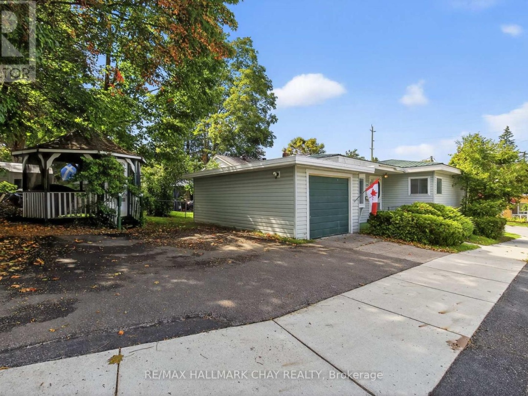 319 MISSISSAGA STREET W, 
