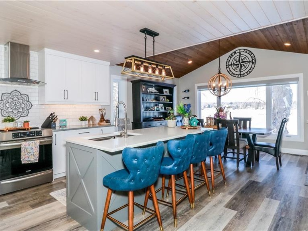 241 Eight Mile Point Road, Lake Simcoe