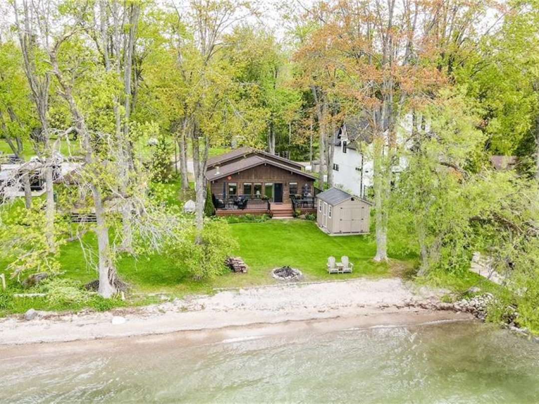 3822 Glenrest Drive Drive, Lake Simcoe