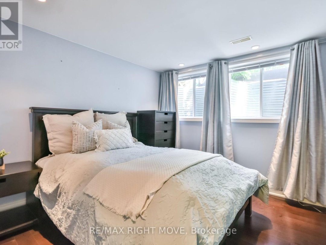 28 - 10 INVERMARA COURT, 