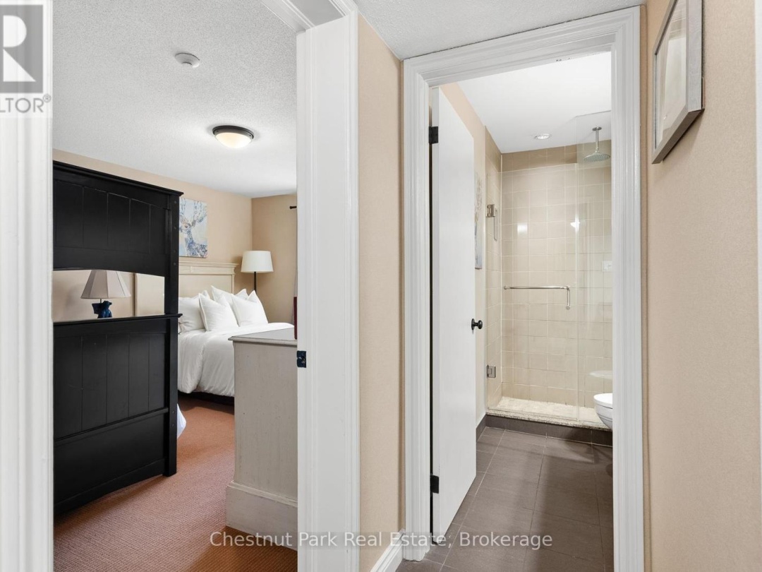 52 107 1235 Deerhurst Drive, Peninsula Lake