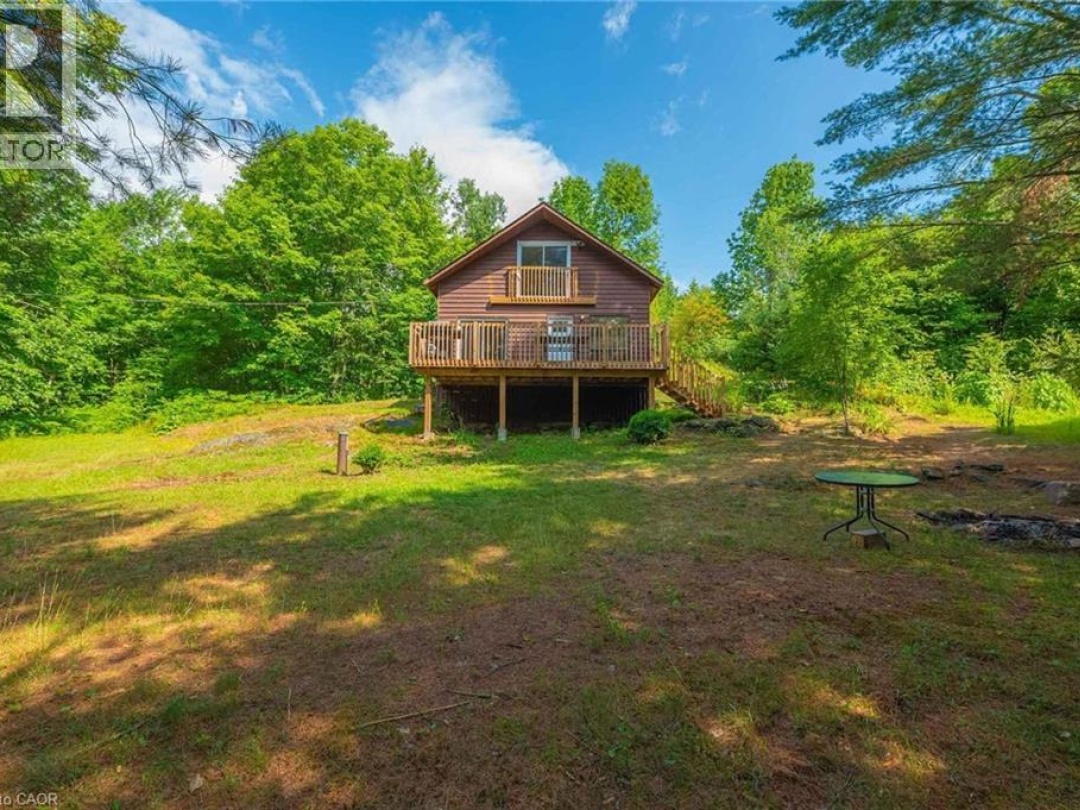 1044 ENGLISH Circle, 