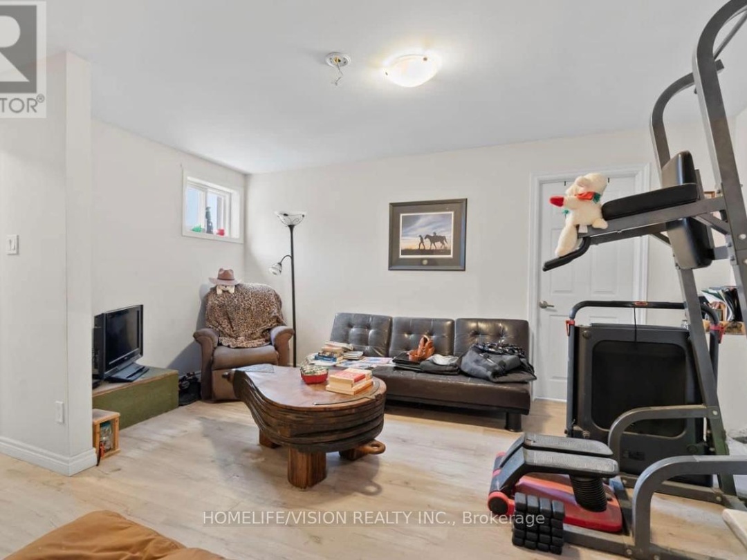 78 FRONT STREET S, 
