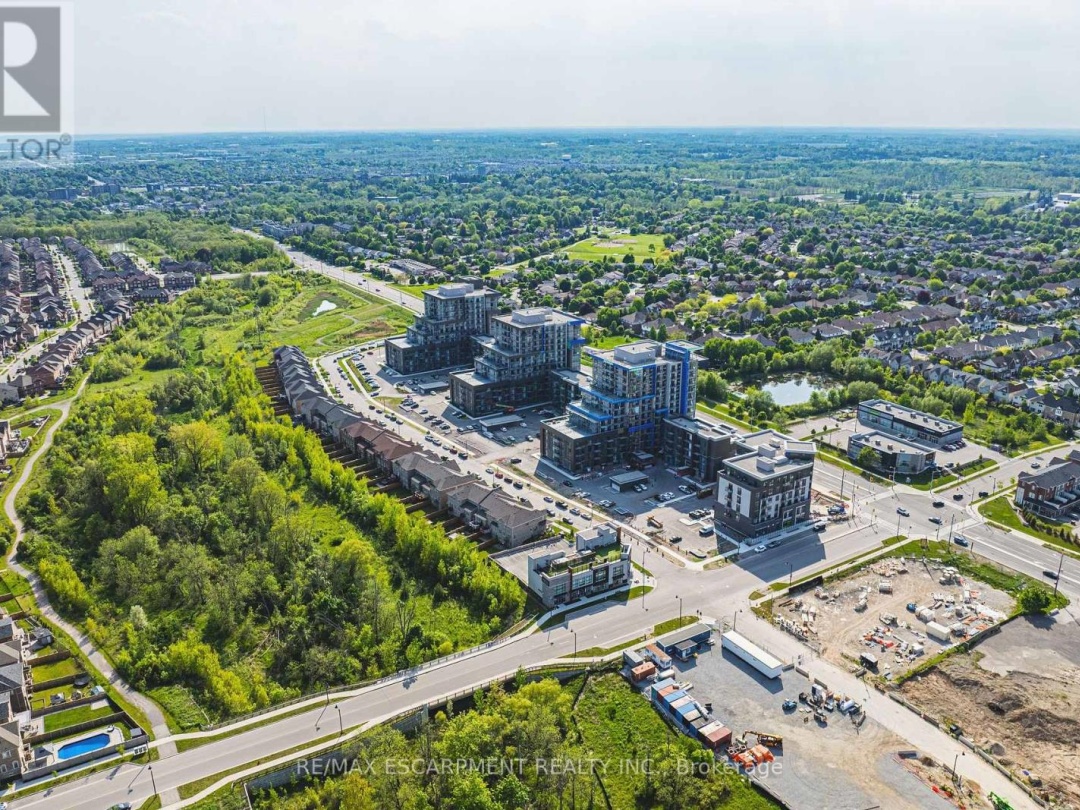 327 - 460 DUNDAS STREET E, 