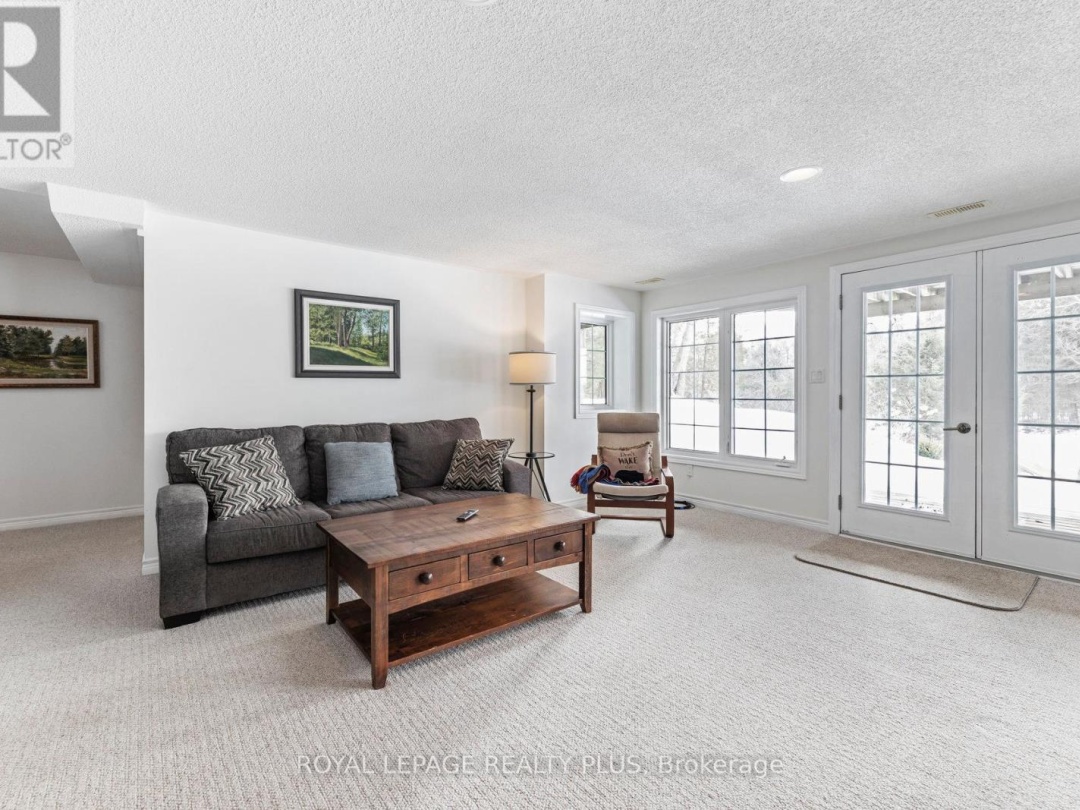 16 BLACK BEAR DRIVE, Burnt River