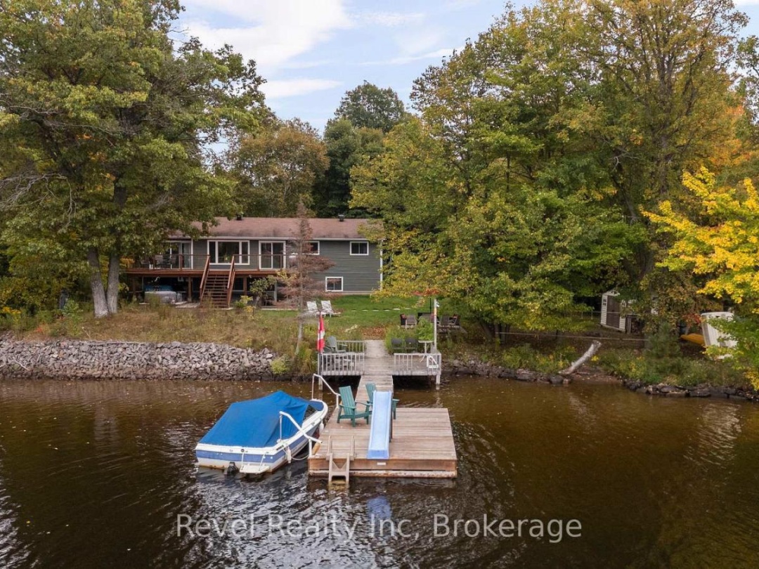 210 BURNETT'S ROAD, Manitouwabing Lake