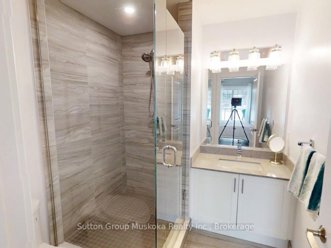 423 - 25 PEN LAKE POINT ROAD, 