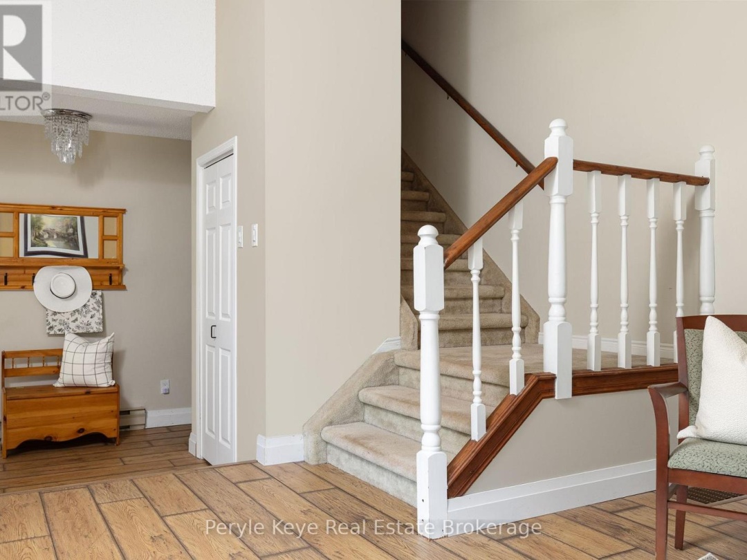 8 SHAW CRESCENT, 