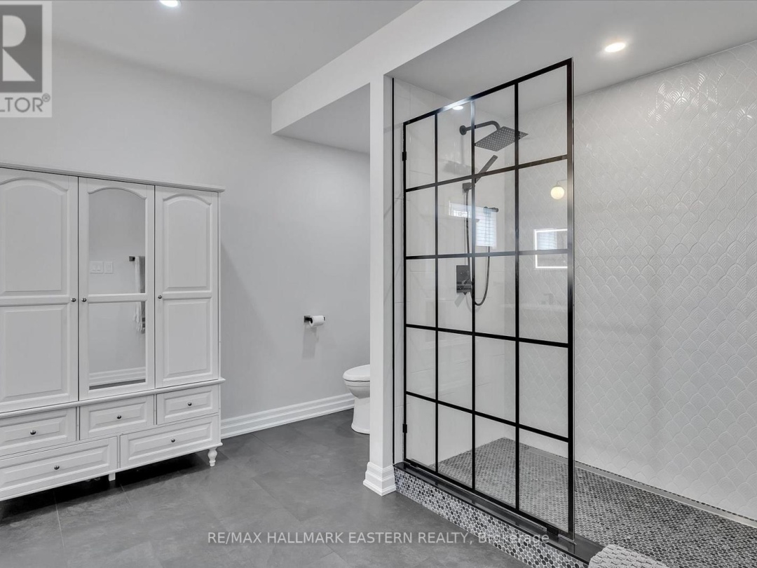 35 LAKEVIEW CRESCENT, 