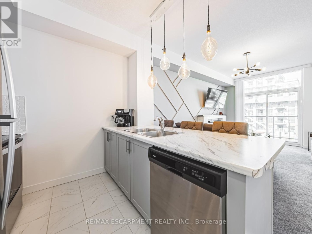 327 - 460 DUNDAS STREET E, 