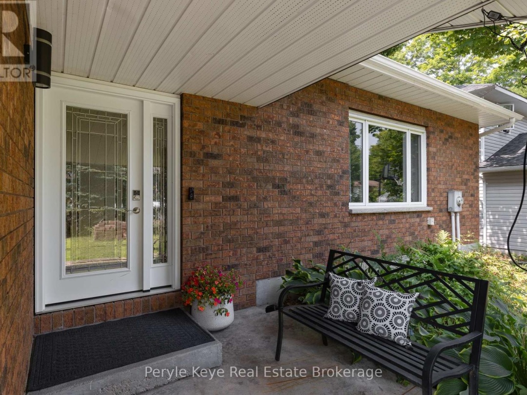 8 SHAW CRESCENT, 