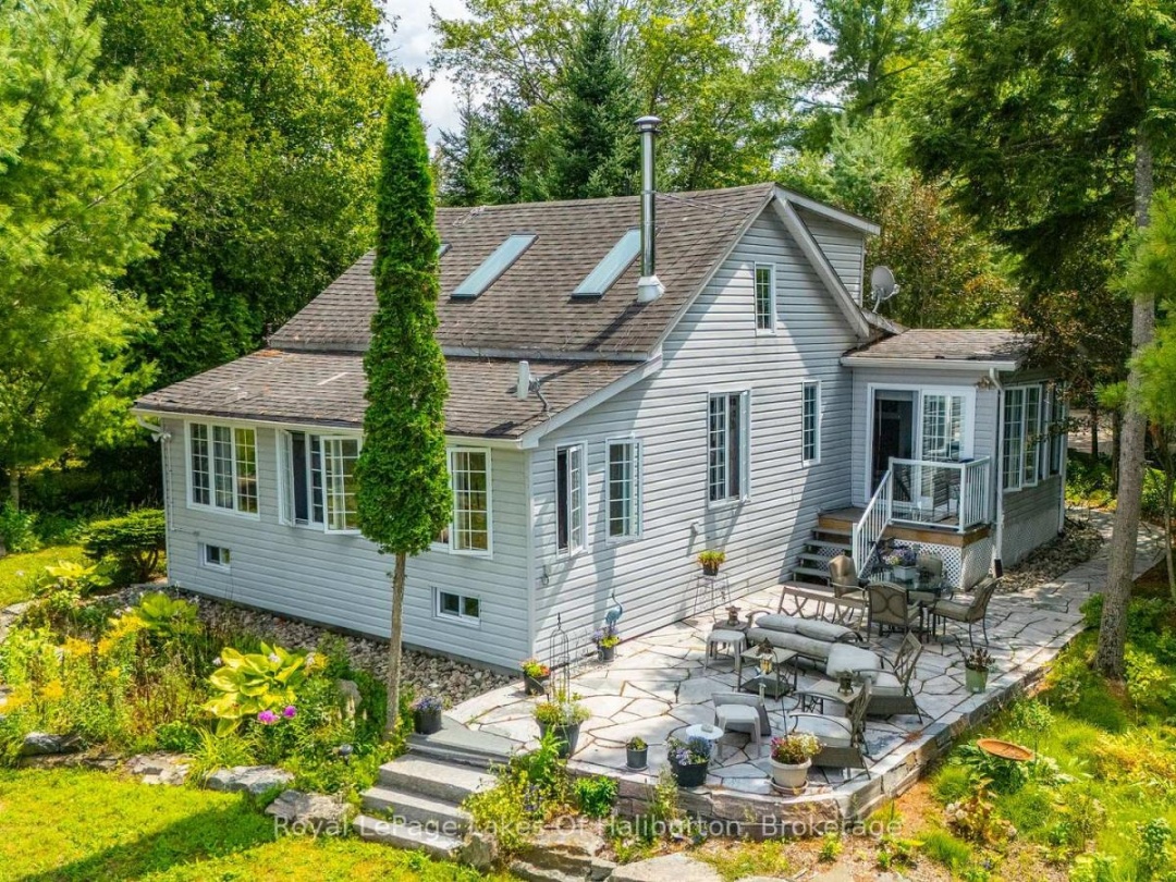 1049 NINATIGO LANE, 