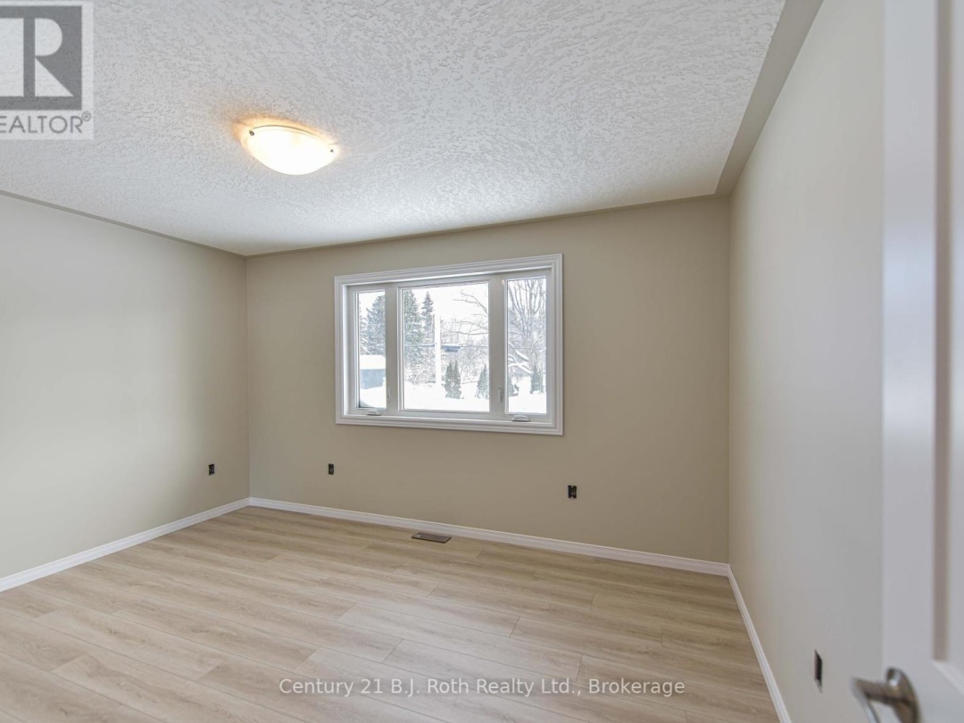3382 Azcona Avenue, Severn