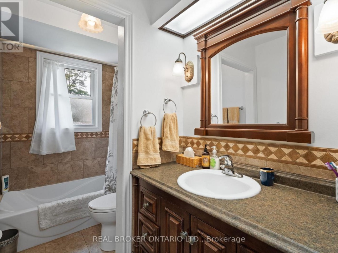 145 BLANCHARD STREET W, 