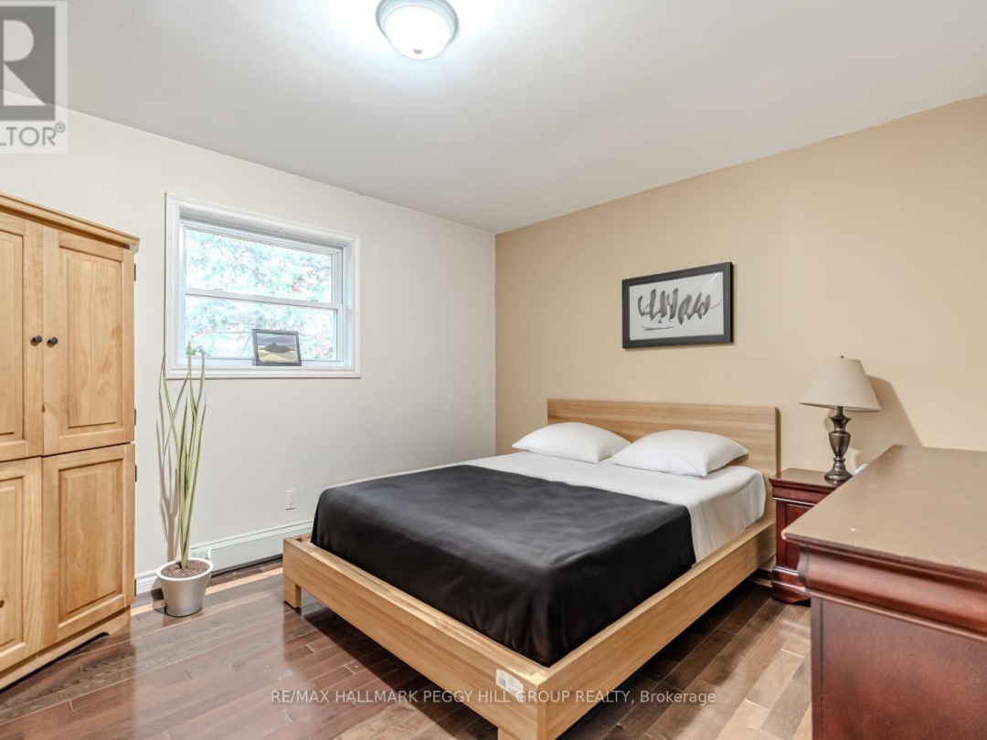 4 CLOVER COURT, 