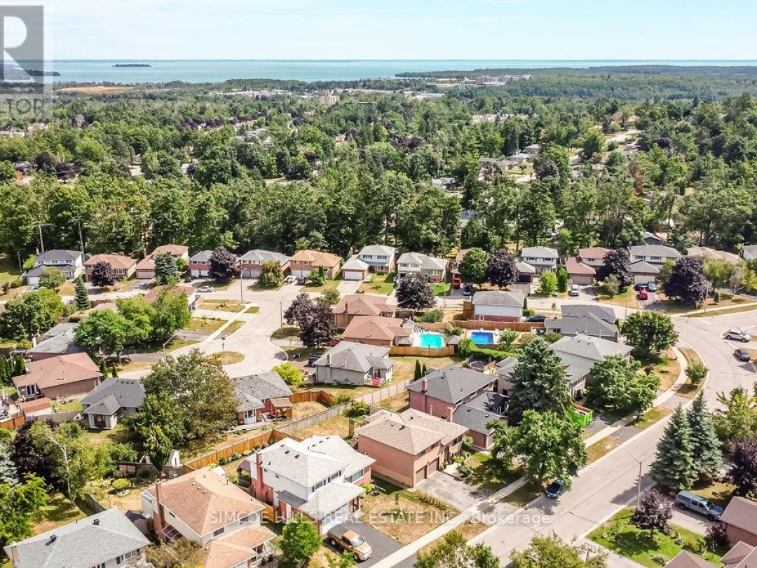 40 LAURENTIAN LANE, 