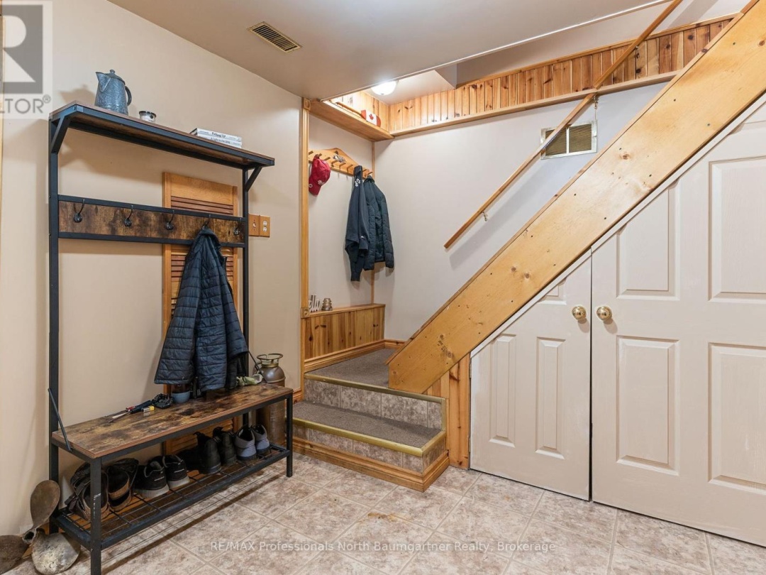 2766 Wilkinson Road, Kennisis Lake