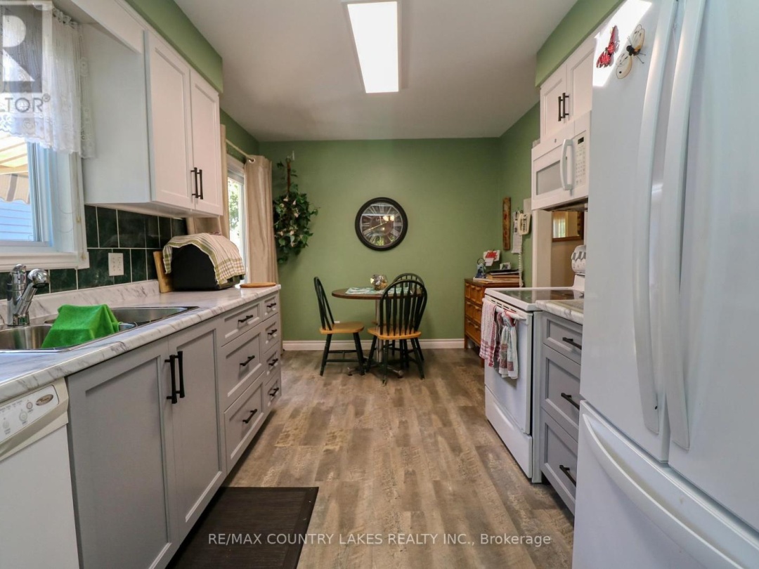 588 MAIN STREET E, 