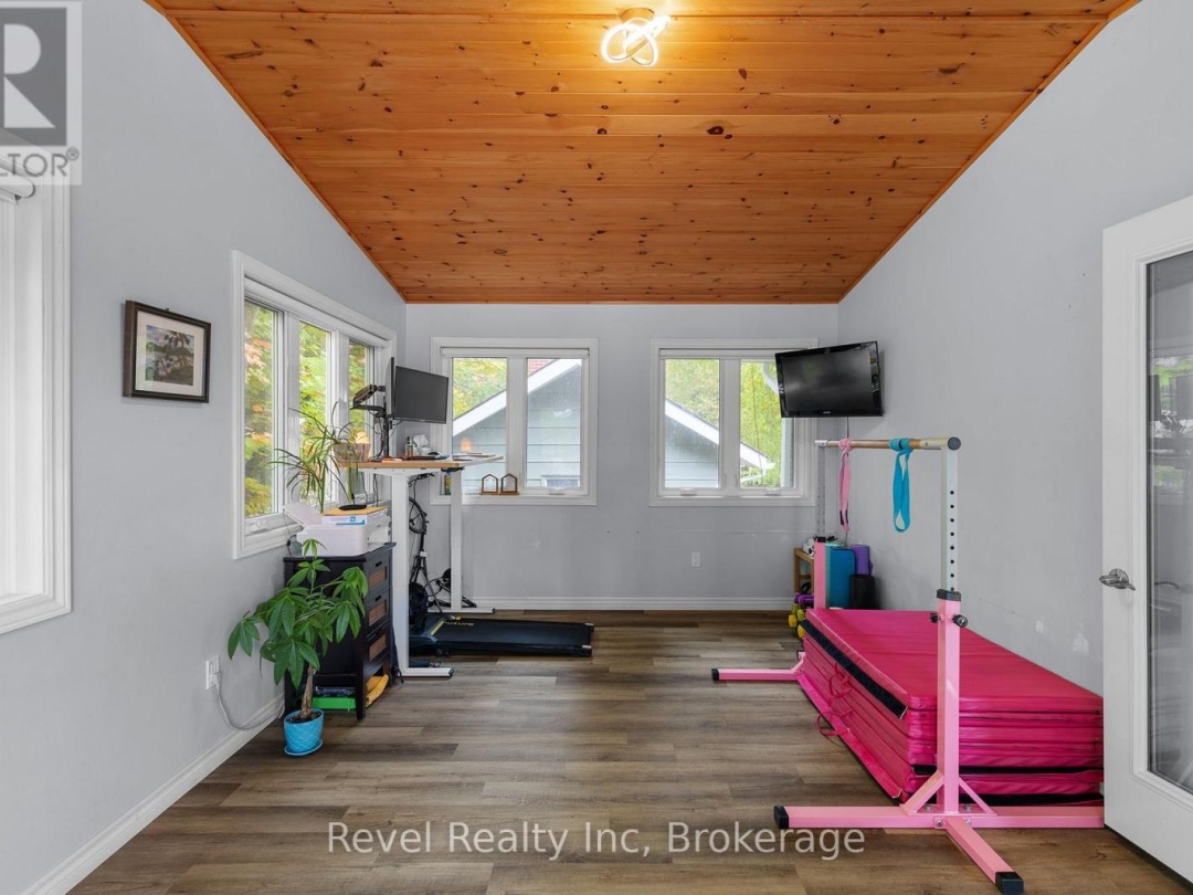 210 BURNETT'S ROAD, Manitouwabing Lake