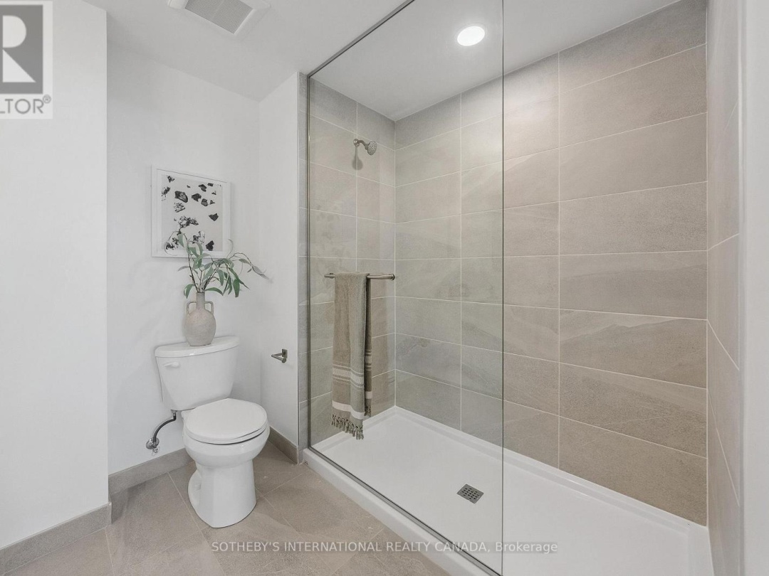 208 - 19B WEST STREET N, 