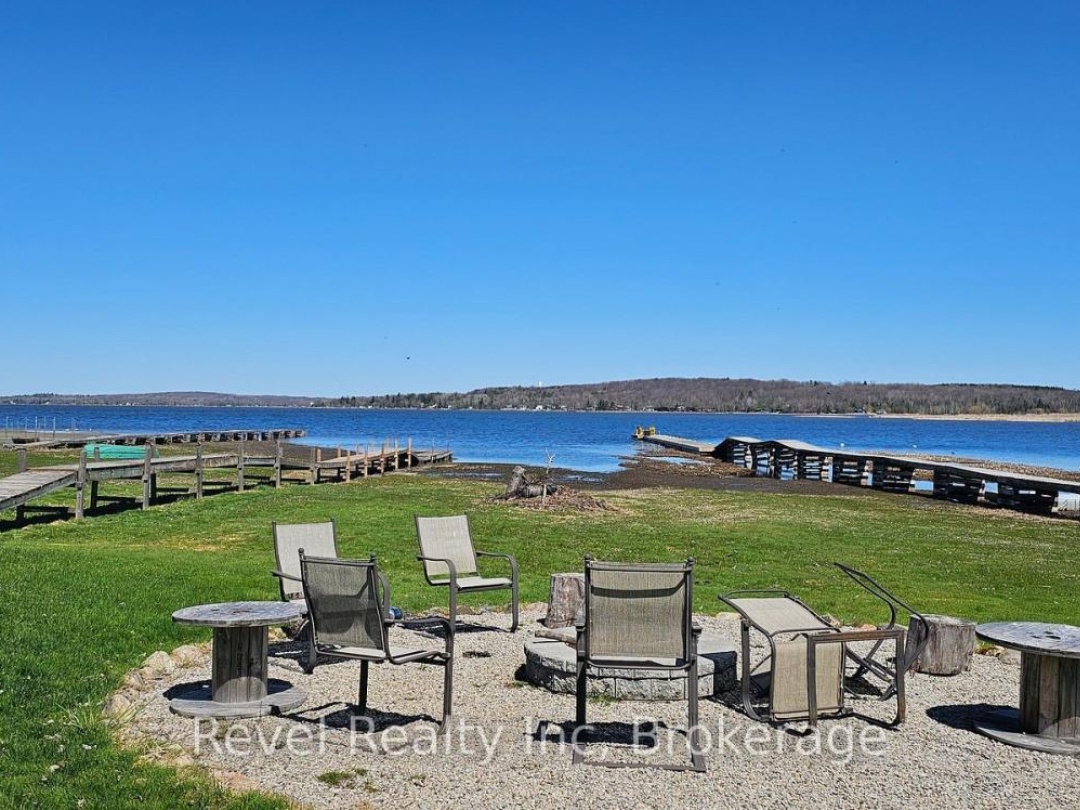 97 Maskinonge Road, Georgian Bay