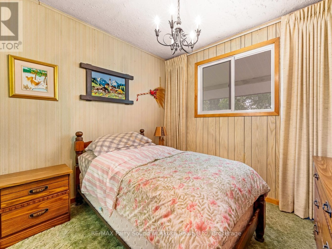 86 LAKESIDE CRESCENT, 
