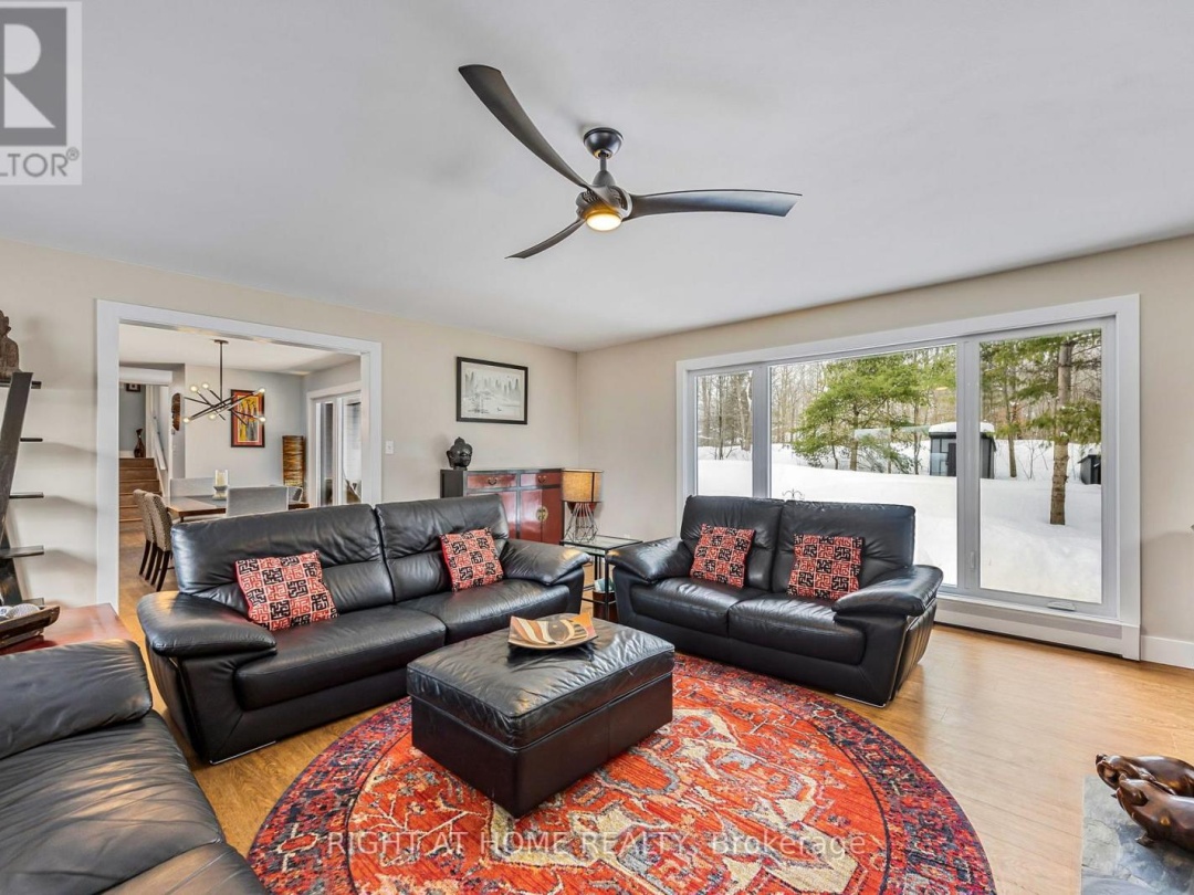 7592 East River Road, Black Lake