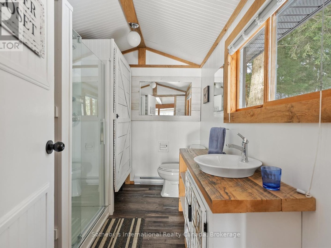 1075 Elmhurst Lane, Kennisis Lake