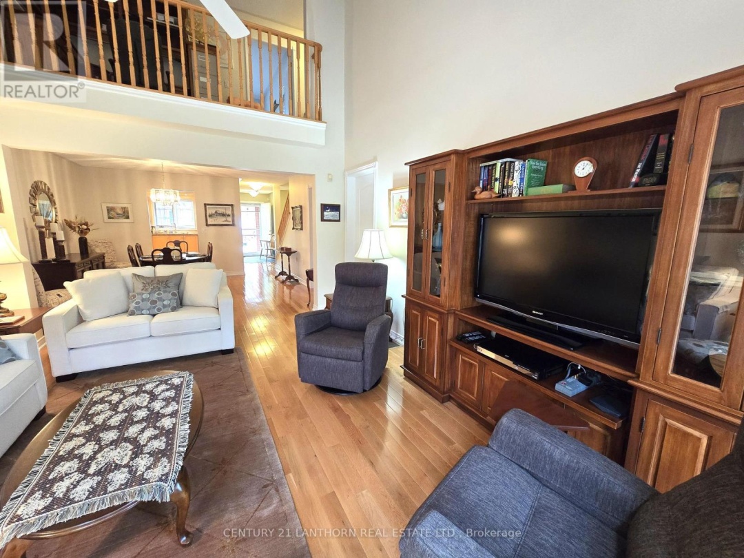 UNIT #310 - 30 MUSEUM DRIVE, 