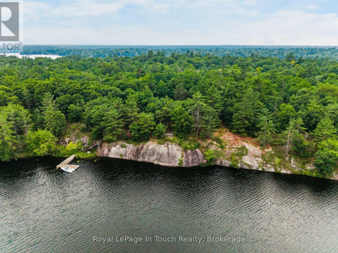 390 ISLAND 360 ISLAND, Six Mile Lake