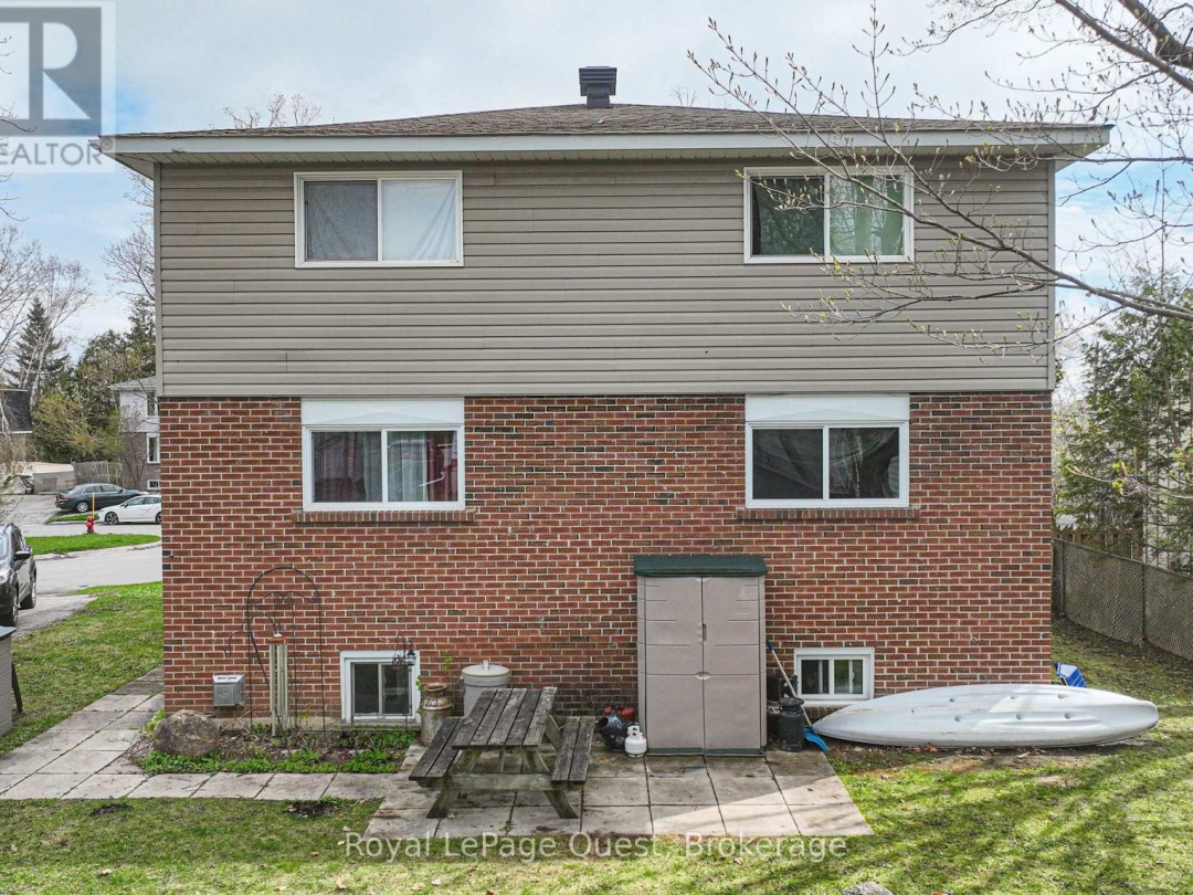 21 King's Court, Orillia