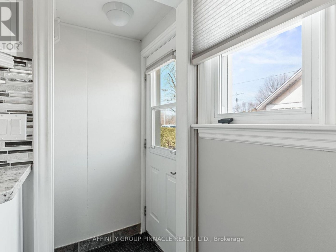 88 Simcoe Street, Lake Simcoe