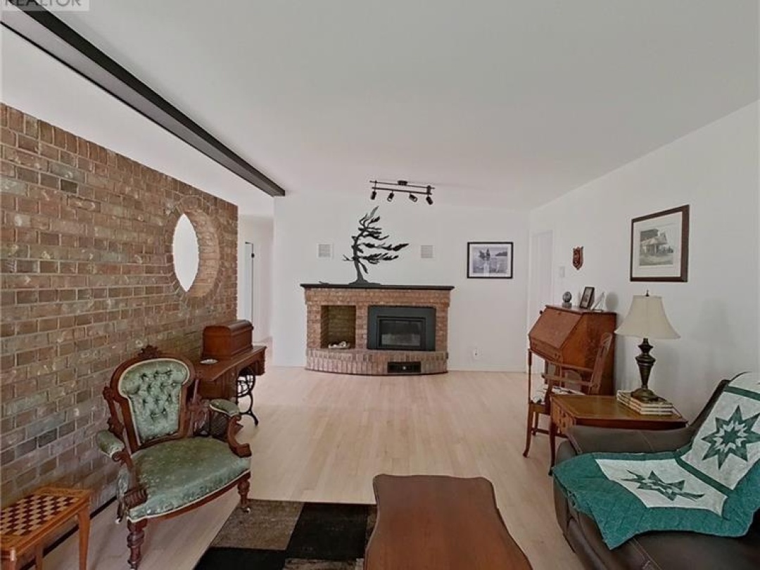 4 MAYPARK Drive, 