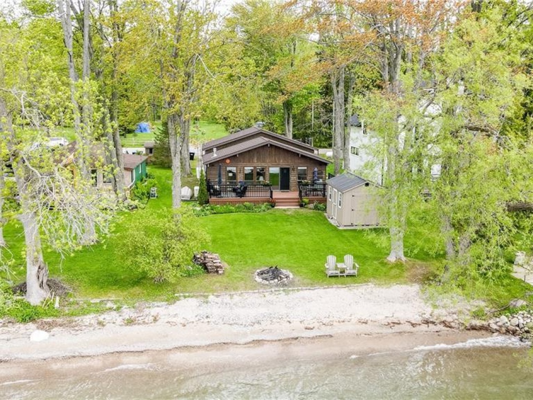 3822 Glenrest Drive Drive, Lake Simcoe