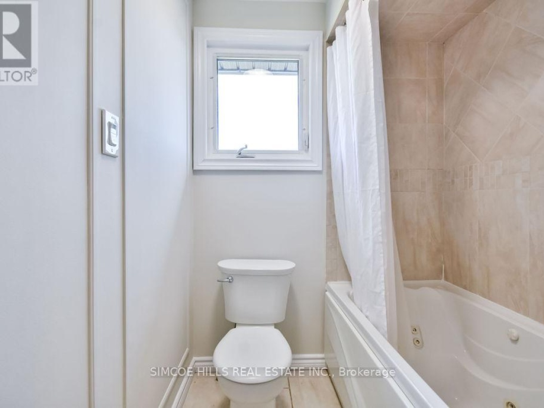 40 LAURENTIAN LANE, 